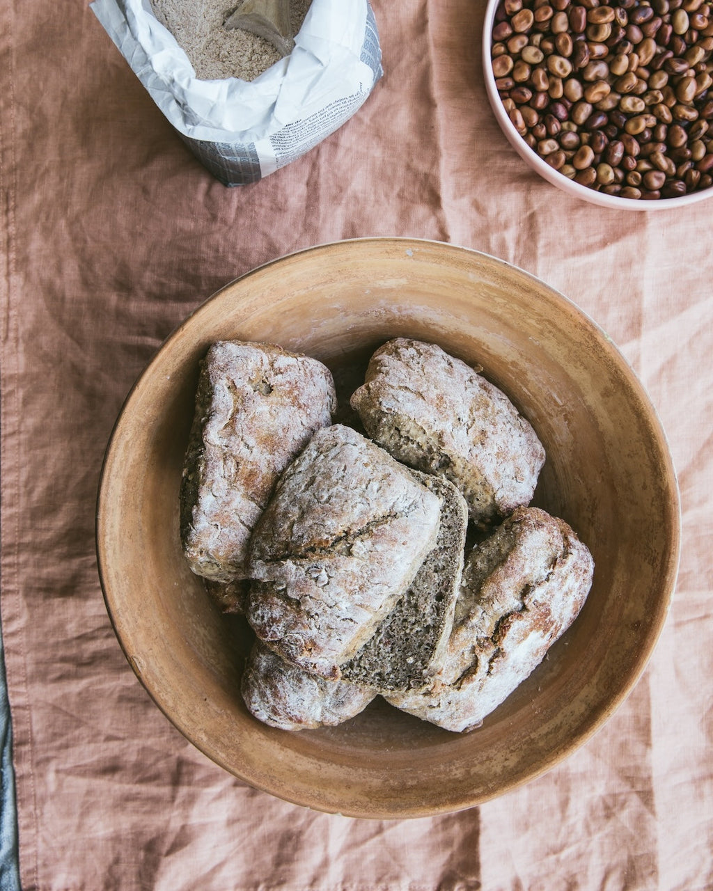 Koldhævede boller med hestebønner