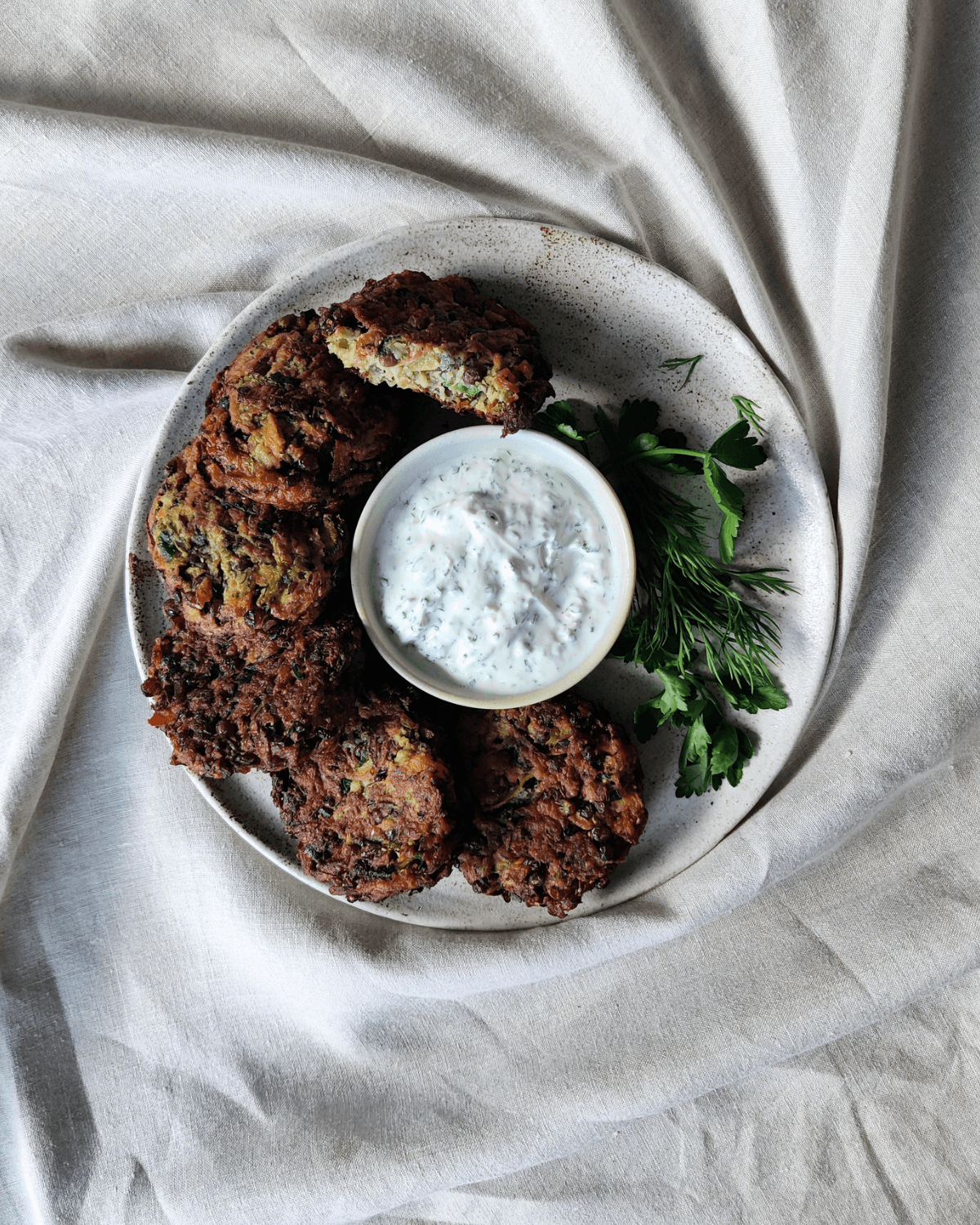 Müchver - Grøntsagsfrikadeller med Anicia linser og ærtemel