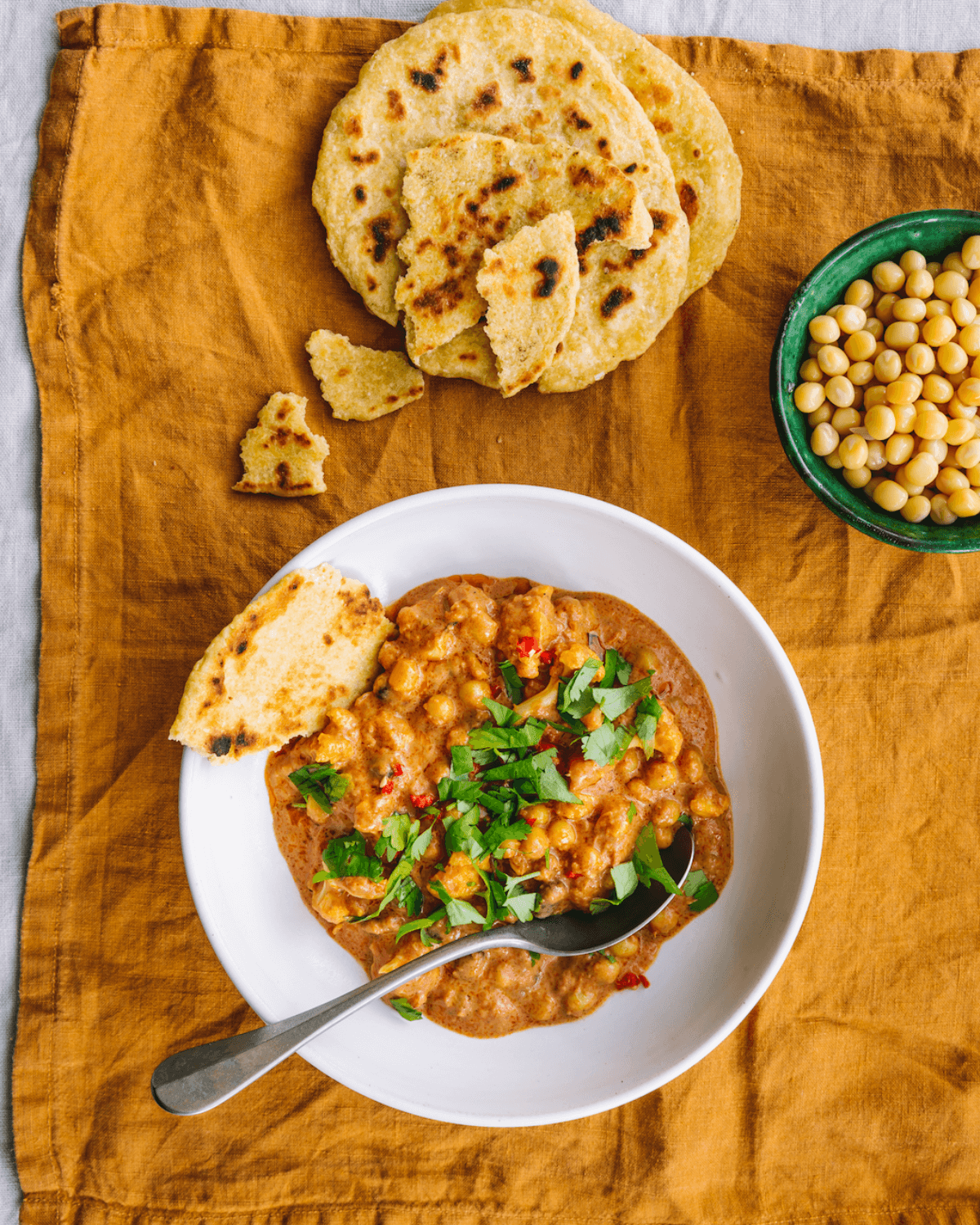 Tikka masala med Ingrid ærter, Hestebønner og blomkål - Pure Dansk™