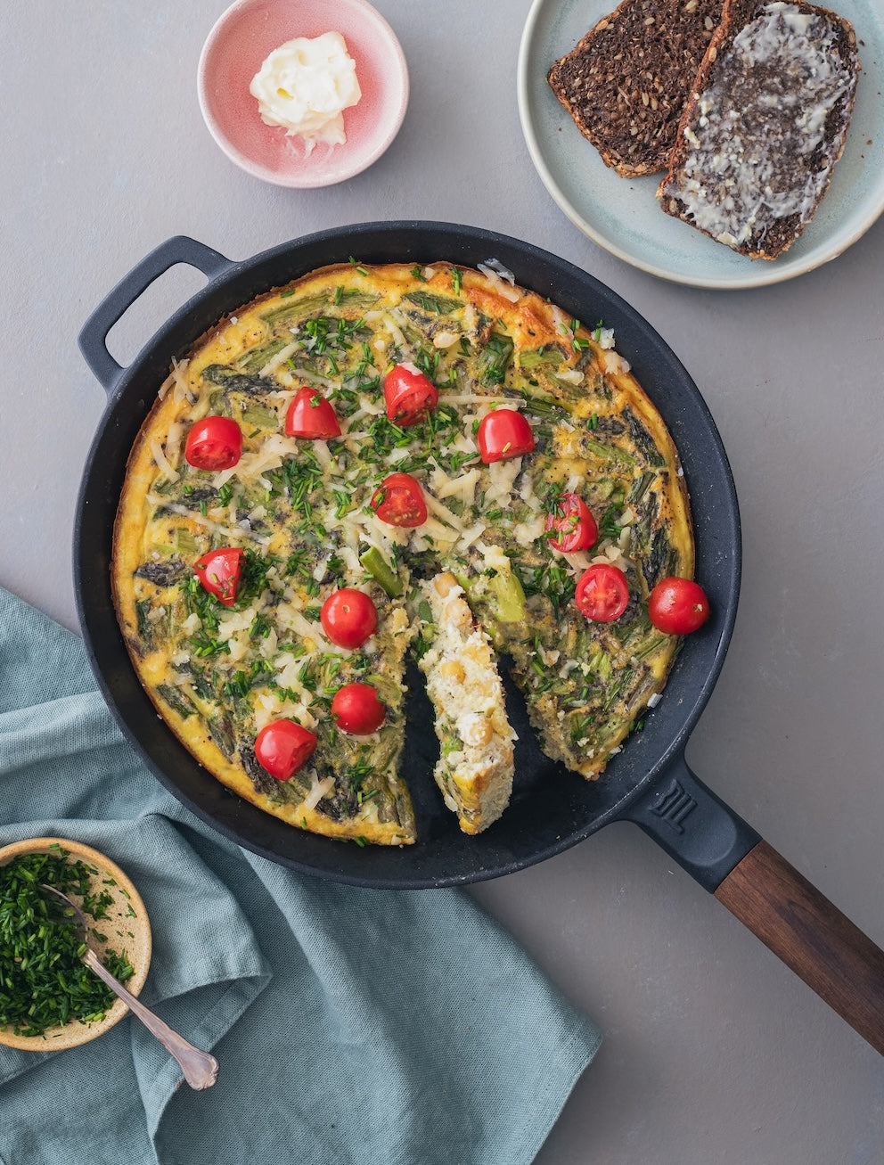 Æggekage med Ingrid ærter og grønne asparges