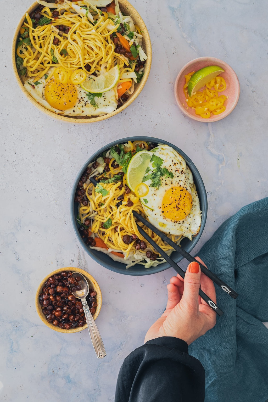 Asiatisk nudelsalat med gråærter 