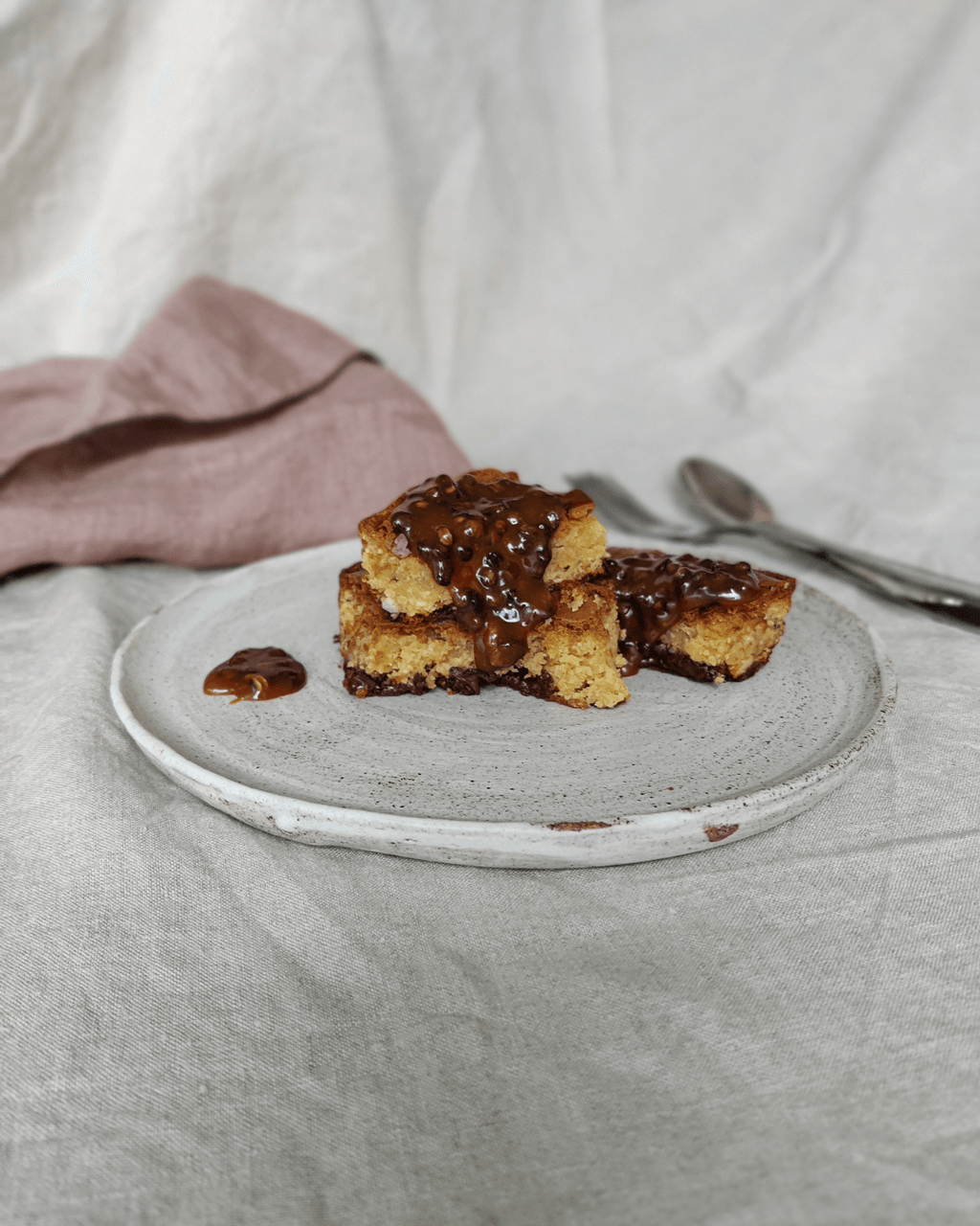 Blondie med hvid chokolade og ærtemel