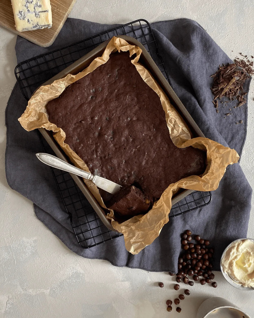 Brownie med gråærter og blåskimmel