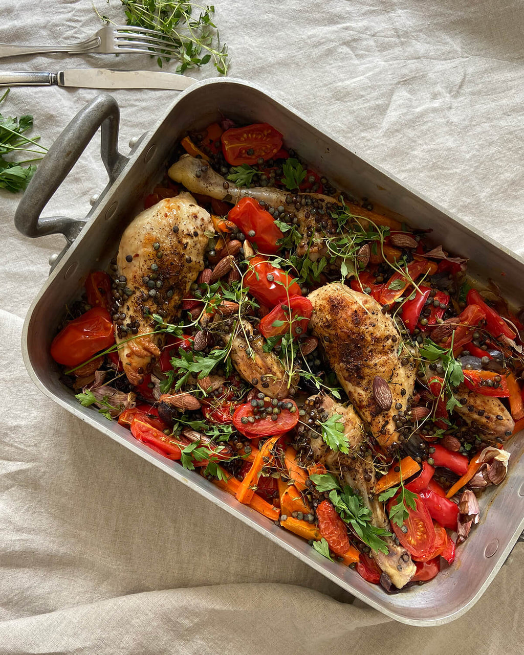 Dansk kylling i fad med grøntsager og Anicia linser