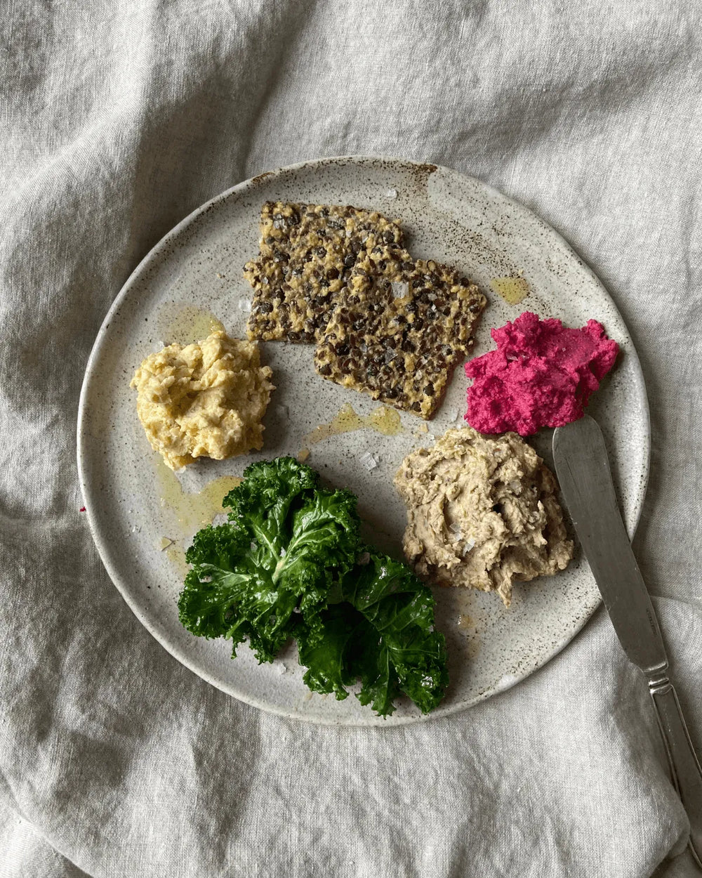 Dips med bælgfrugter og knækbrød med Anicia linser