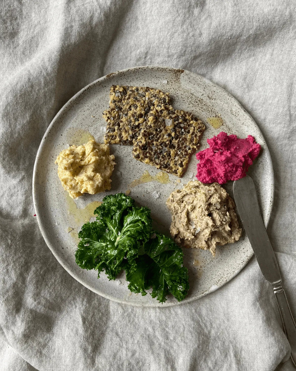 Dips med bælgfrugter og knækbrød med Anicia linser