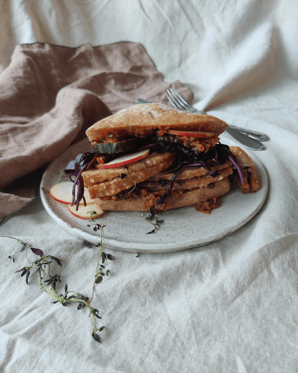 Flæskestegssandwich med pesto af Anicia linser
