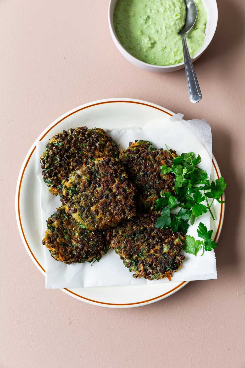 Müchver - Grøntsagsfrikadeller med Anicia linser og ærtemel