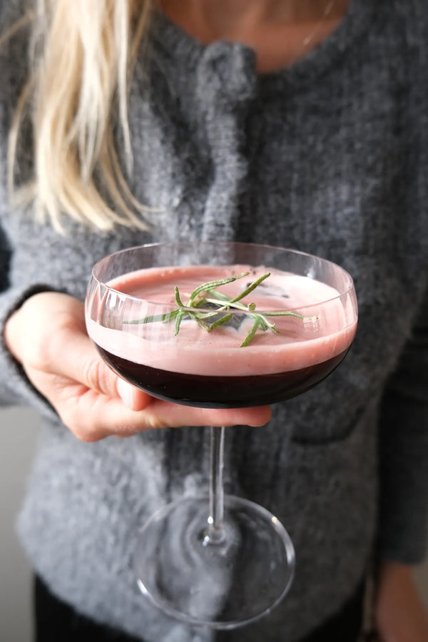Gin Sour med kirsebærsirup og aquafaba