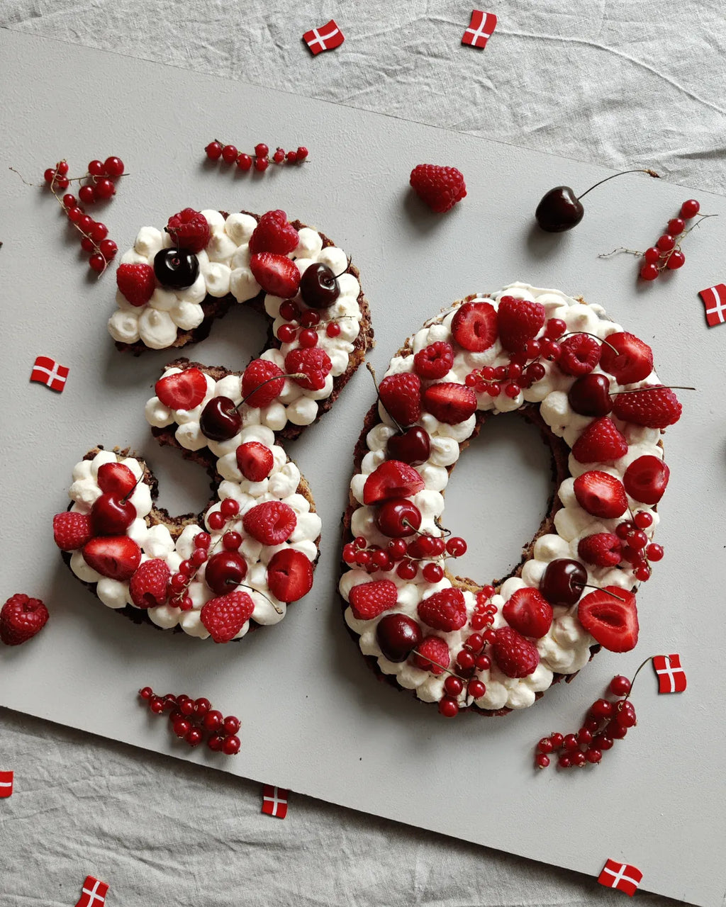 Glutenfri talkage - blondie brownie med ærtemel, citronflødeostecreme og bær