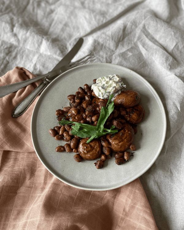 Grillede svampe, stegte hestebønner og friskost