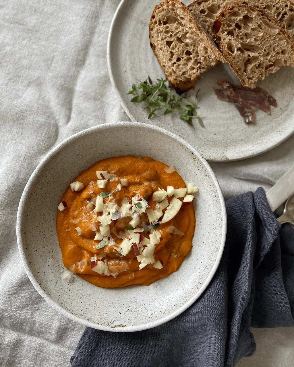 Hestebønnegryde med rodfrugter, tomat og anjoser