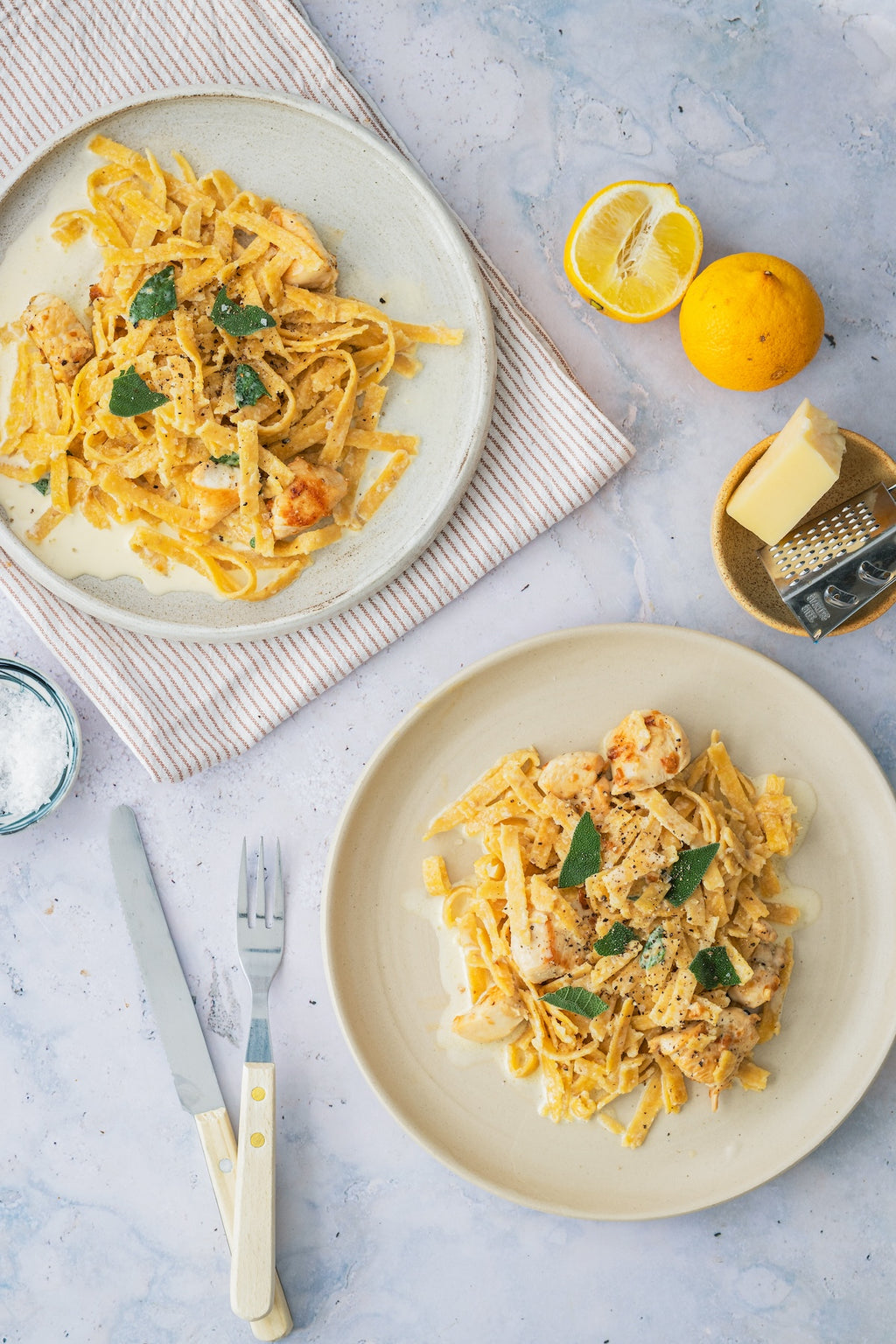 Glutenfri pasta med kylling og parmesansauce