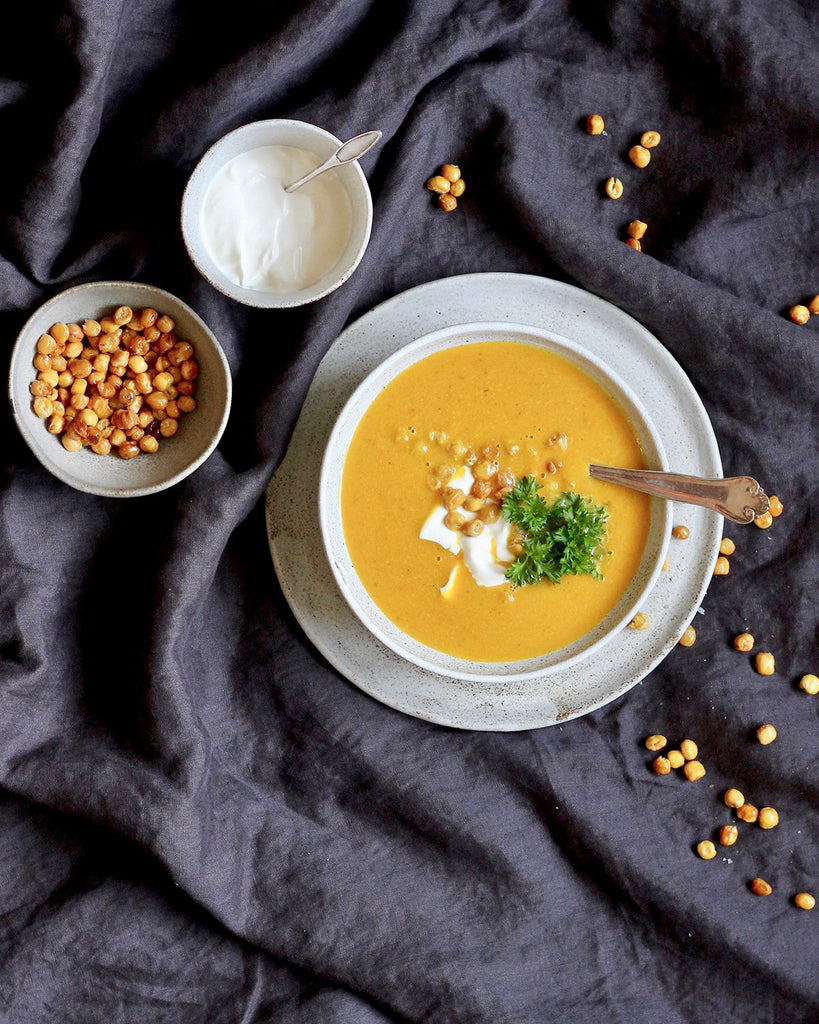 Græskarsuppe med crunchy Ingrid ærter