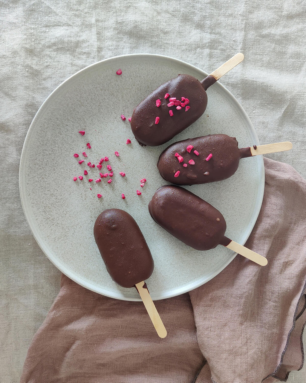 Ispinde med hestebønner, kokos og chokolade overtræk