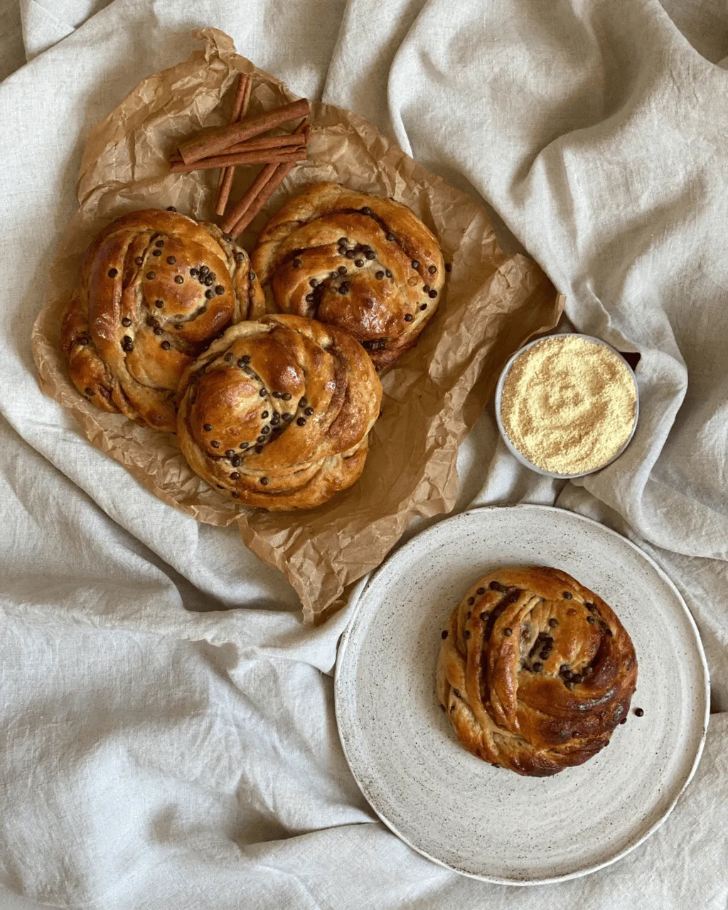 Kanelsnurrer med ærtemel og Anicia linser