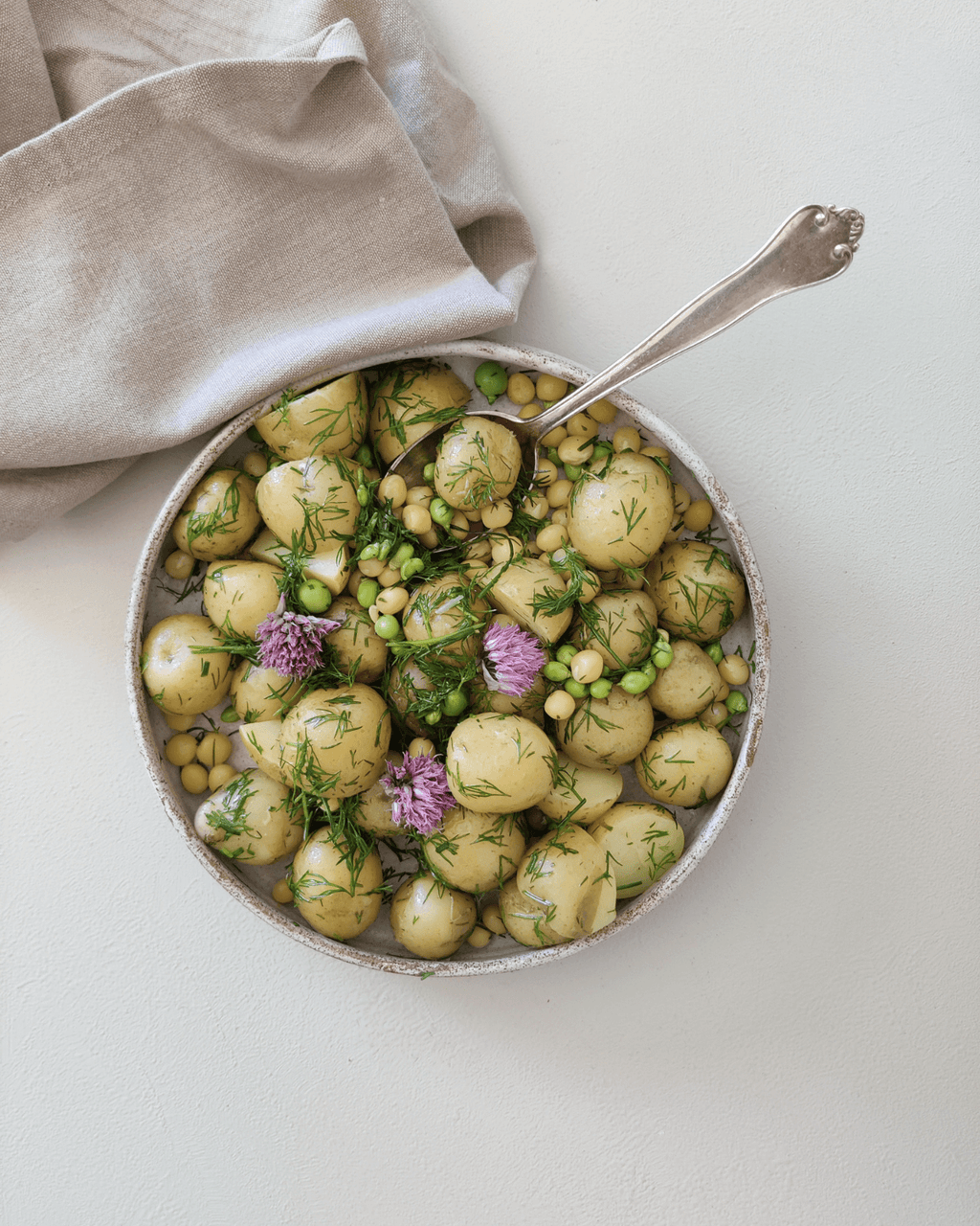 Kartoffelsalat med Ingrid ærter, grønne ærter og dild