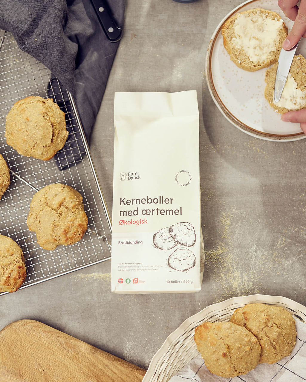 Dansk Økologisk Brødblanding — Kerneboller med ærtemel