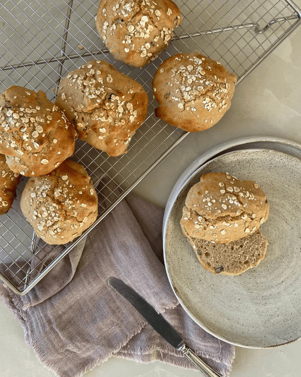 Koldhævede boller med ærtemel