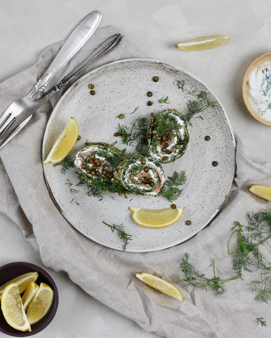 Lakseroulade med ærtemel og Anicia linser