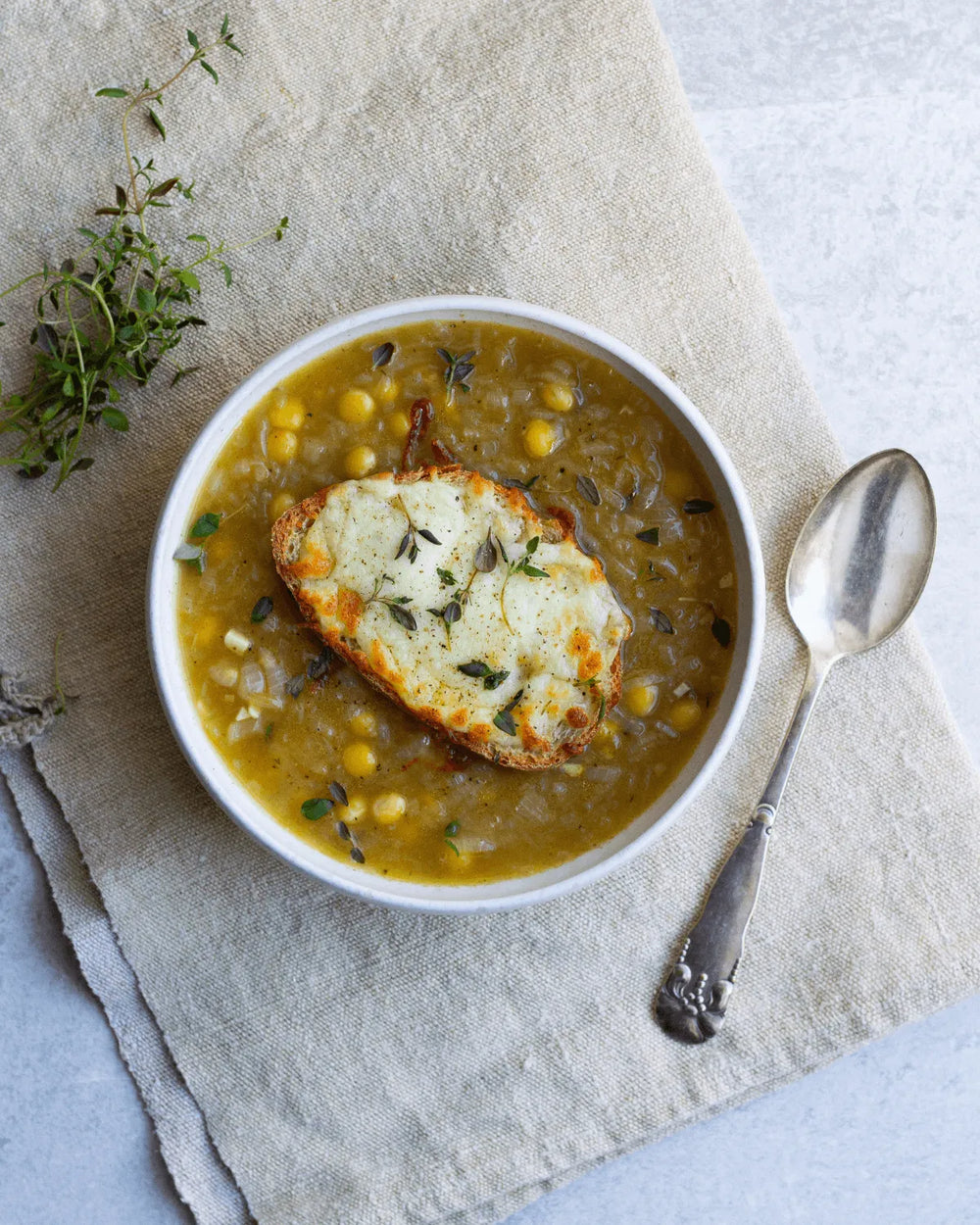 Løgsuppe med Ingrid ærter