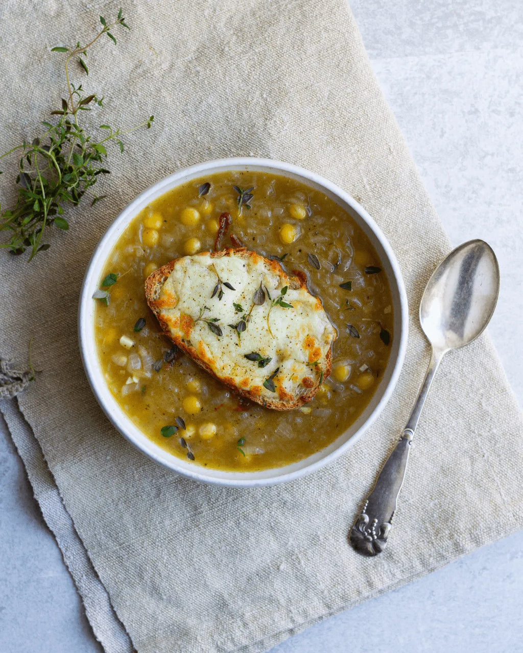 Løgsuppe med Ingrid ærter