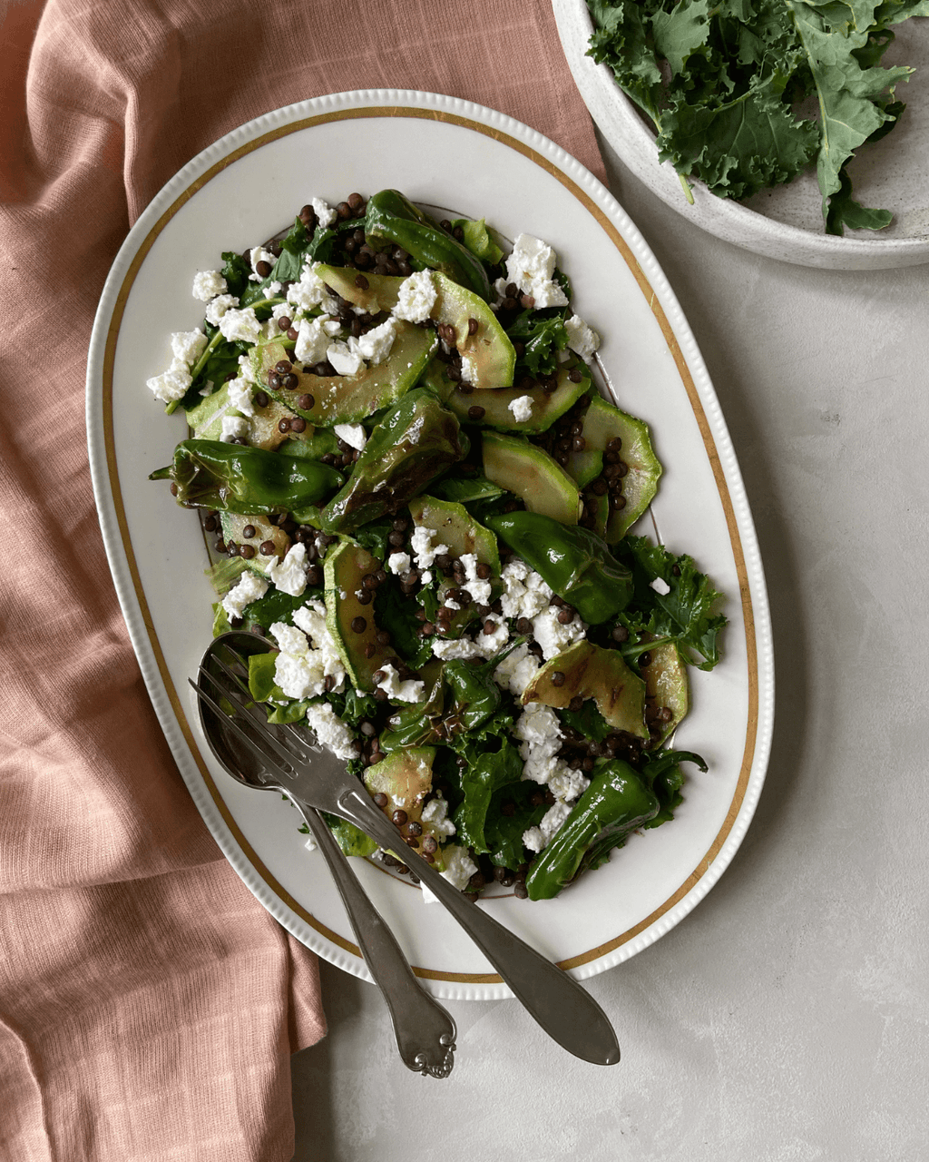 Lun linsesalat med grillet grønt og feta
