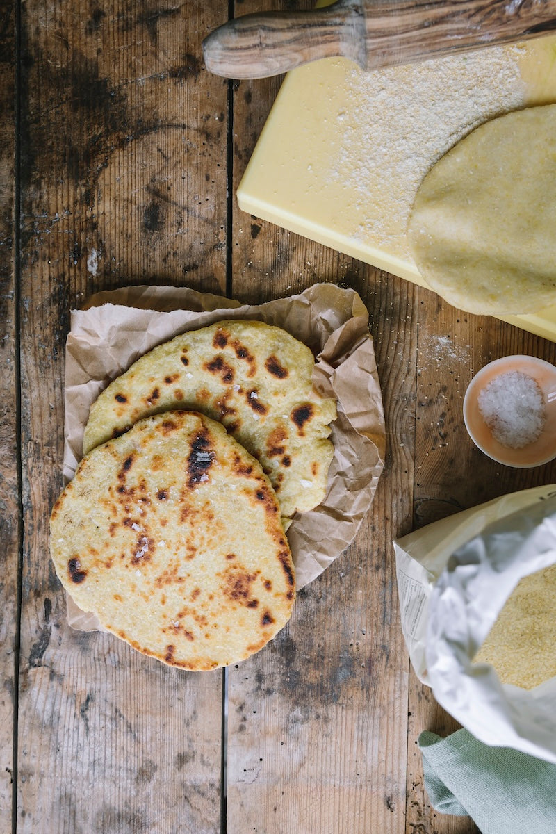 Nemme naanbrød med ærtemel
