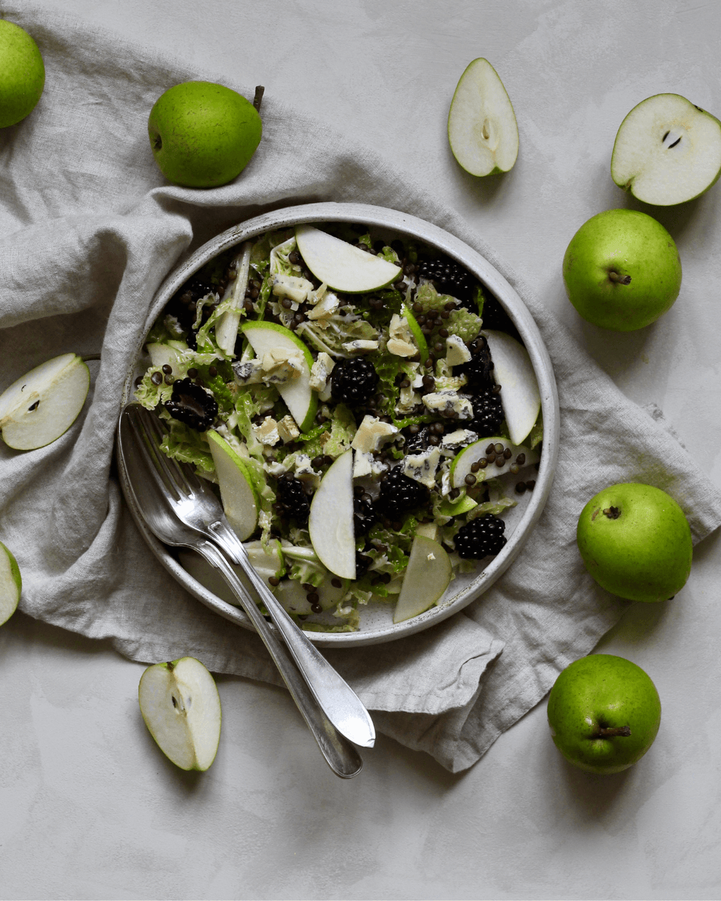 Pæresalat med Anicia linser, brombær og blåskimmelost