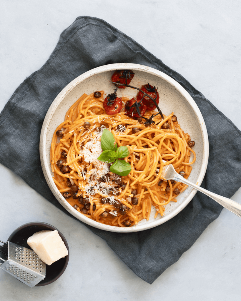 Pasta med cremet tomatsauce og gråærter