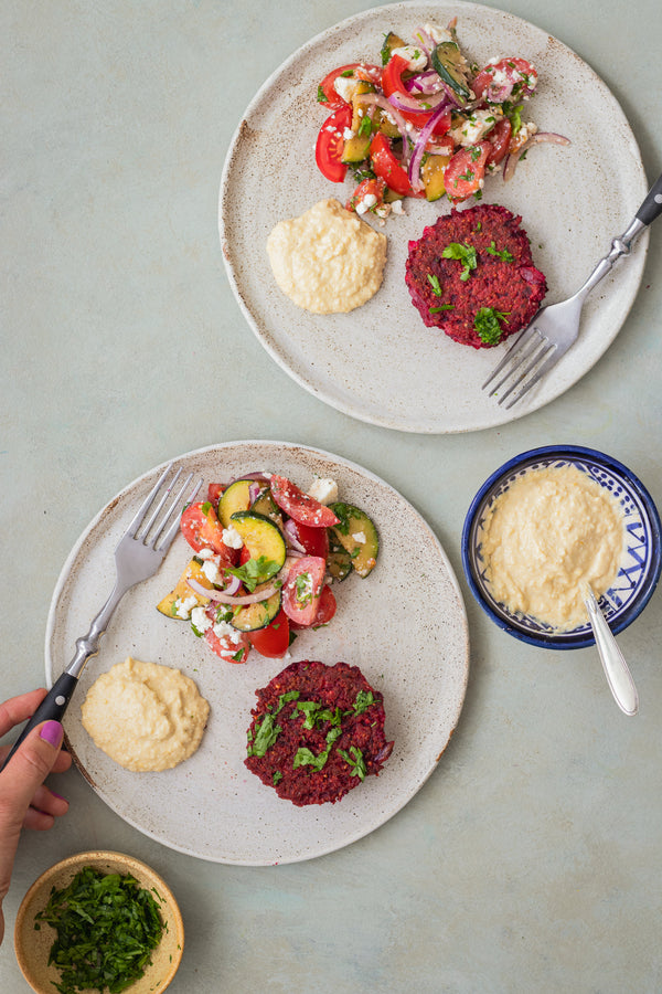 Rødbedebøffer med quinoa og ærtemel