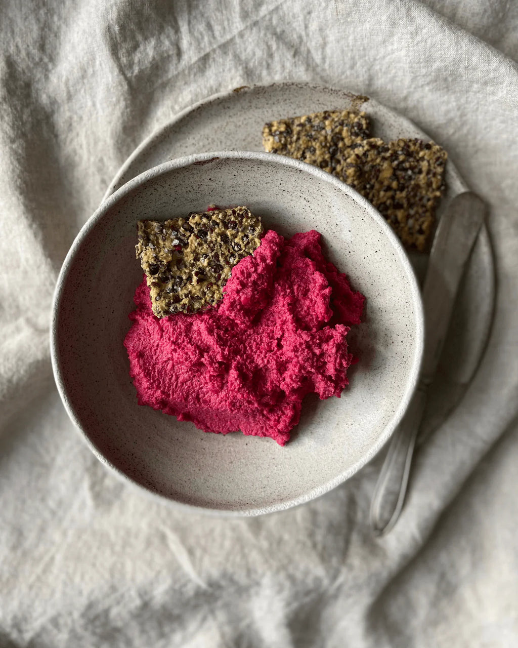 Rødbedehummus med Ingrid ærter