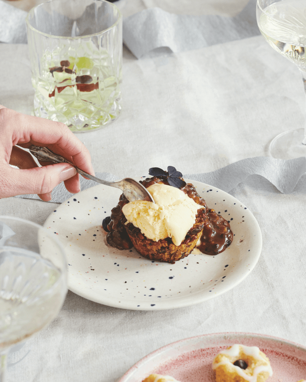 Saltkaramelsauce med sprøde Anicia linser