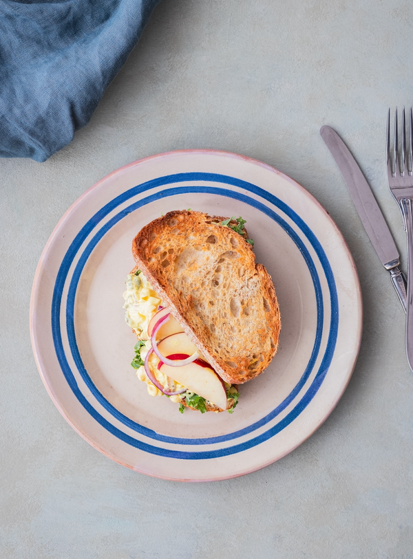 Sandwich med karrysalat med Ingrid ærter og æbler