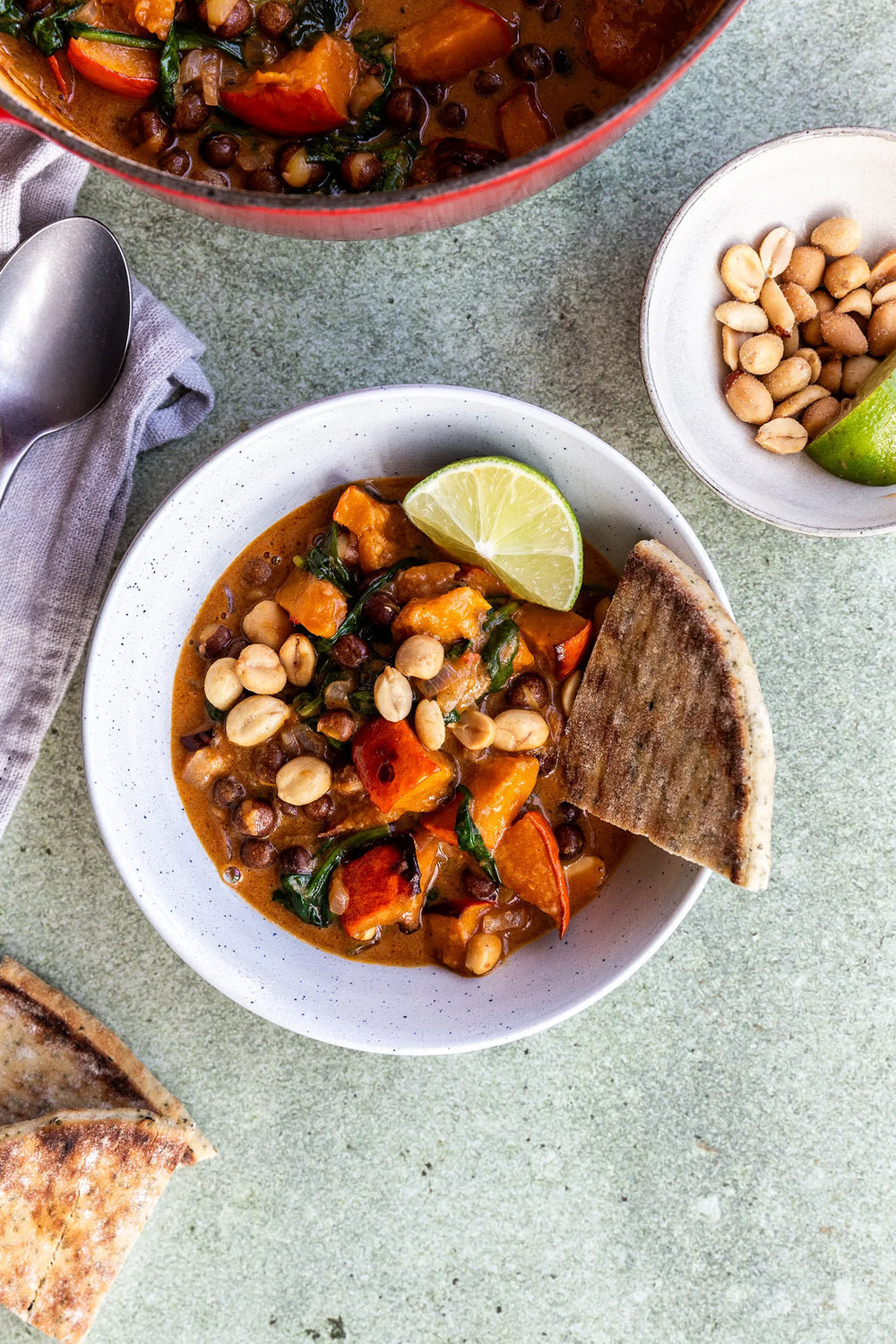 Spicy Peanut Stew med gråærter 