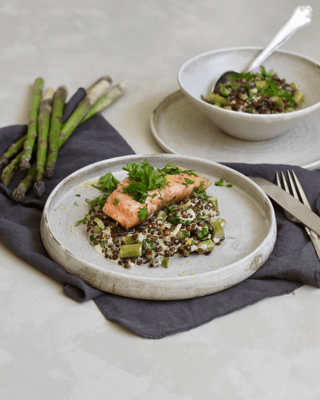 Stegt laks med cremede Anicia linser og grønne asparges
