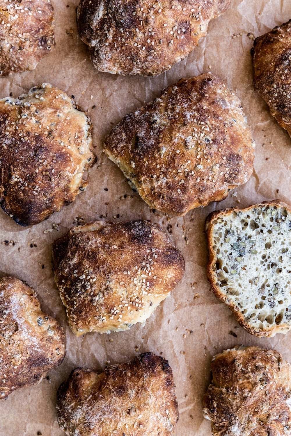 Surdejsboller med sesam og Anicia linser