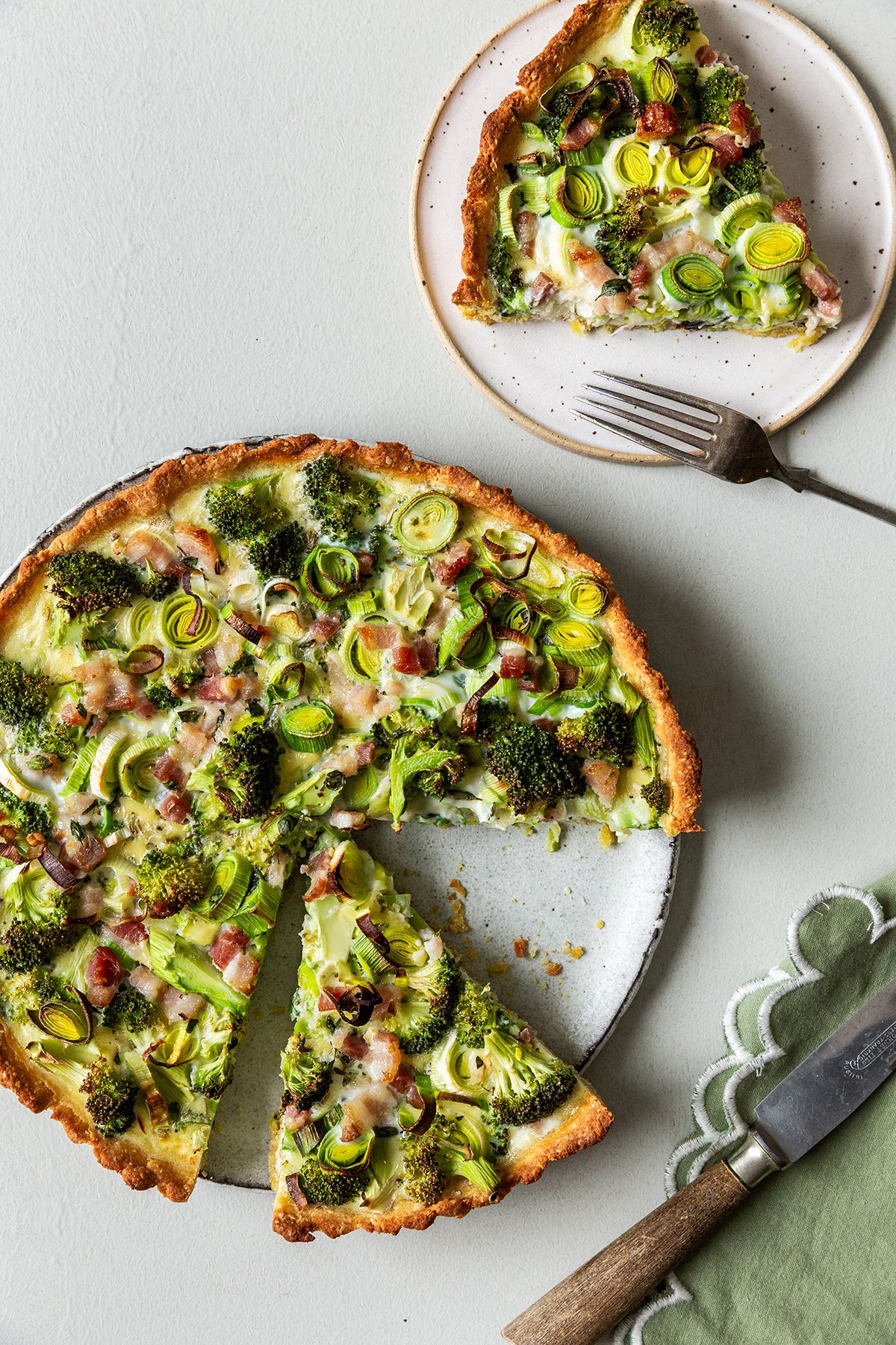 Tærte med broccoli, porre og ærtemel
