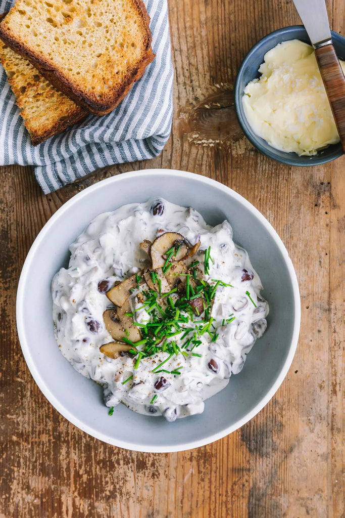 Vegetarisk hønsesalat med asparges, svampe og hestebønner