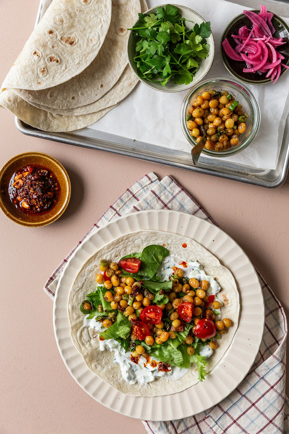 Wraps med stegte krydrede Ingrid ærter og grønt