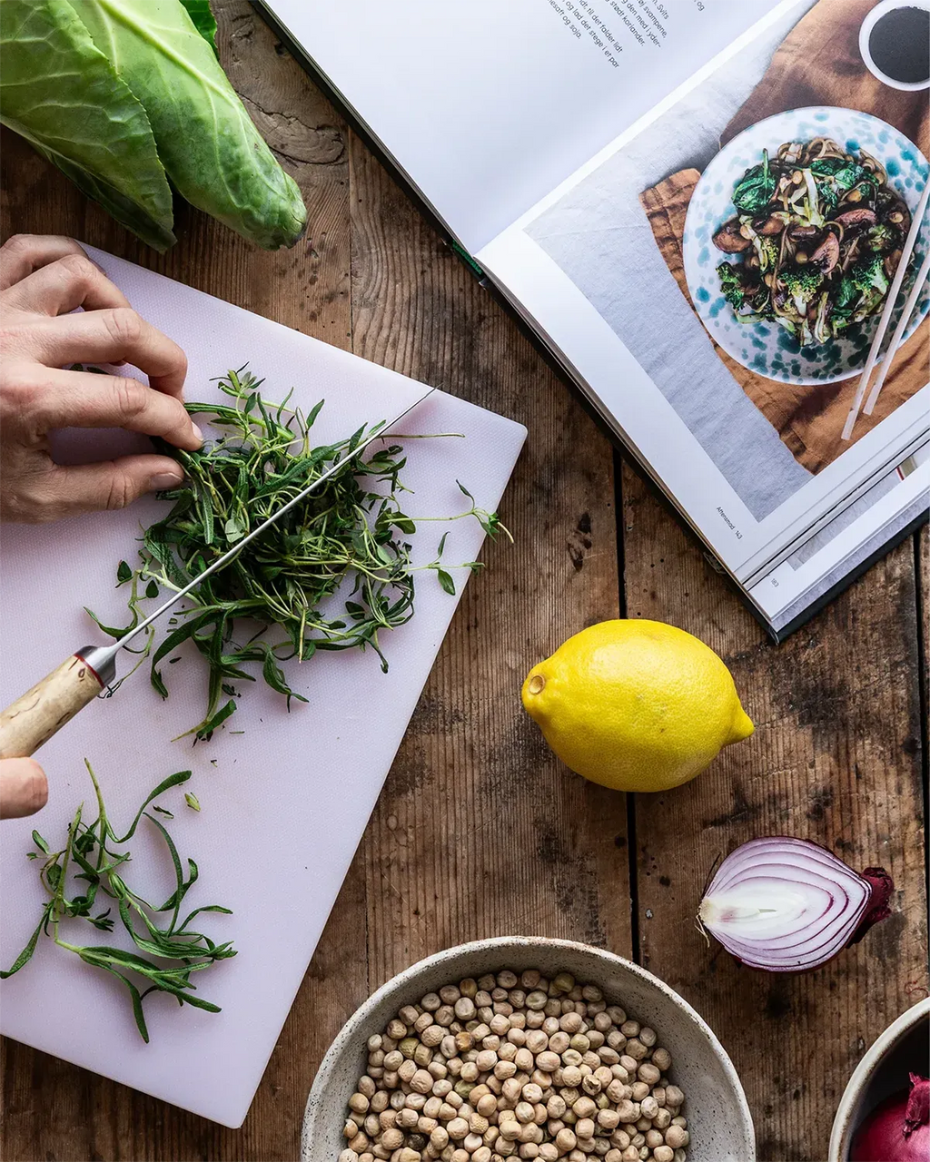 Gavepakke med Ingrid ærter og kogebogen 'Bælgfrugter'